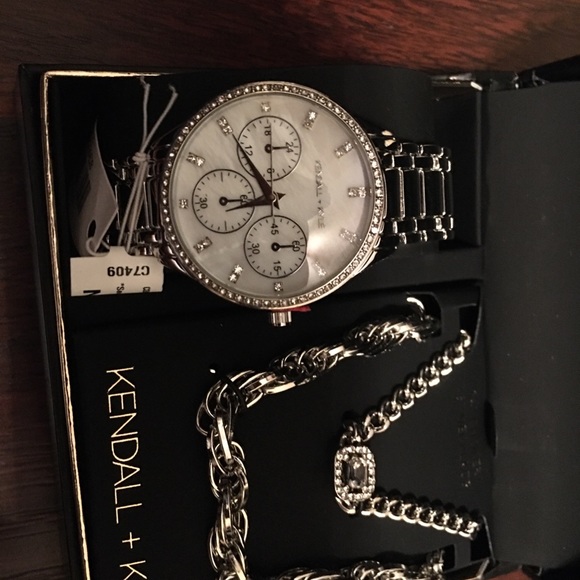 Brand new Kendal and Kylie watch set - Picture 3 of 4